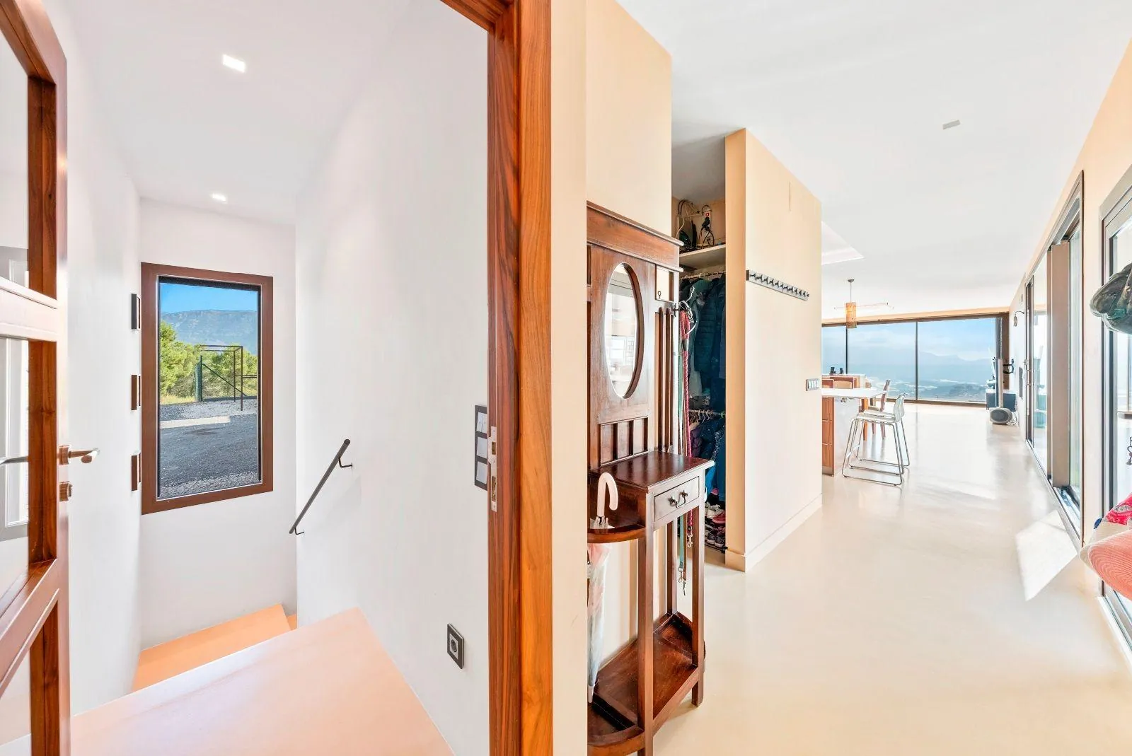 Exceptional villa in a unique setting with open views to the Mediterranean Sea and the bay of Altea.