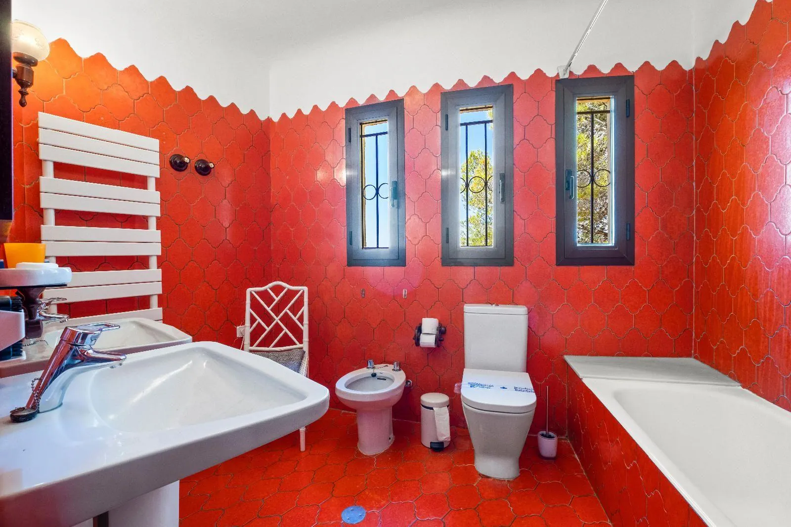 Cosy Mediterranean style villa with open views over the bay of Altea.