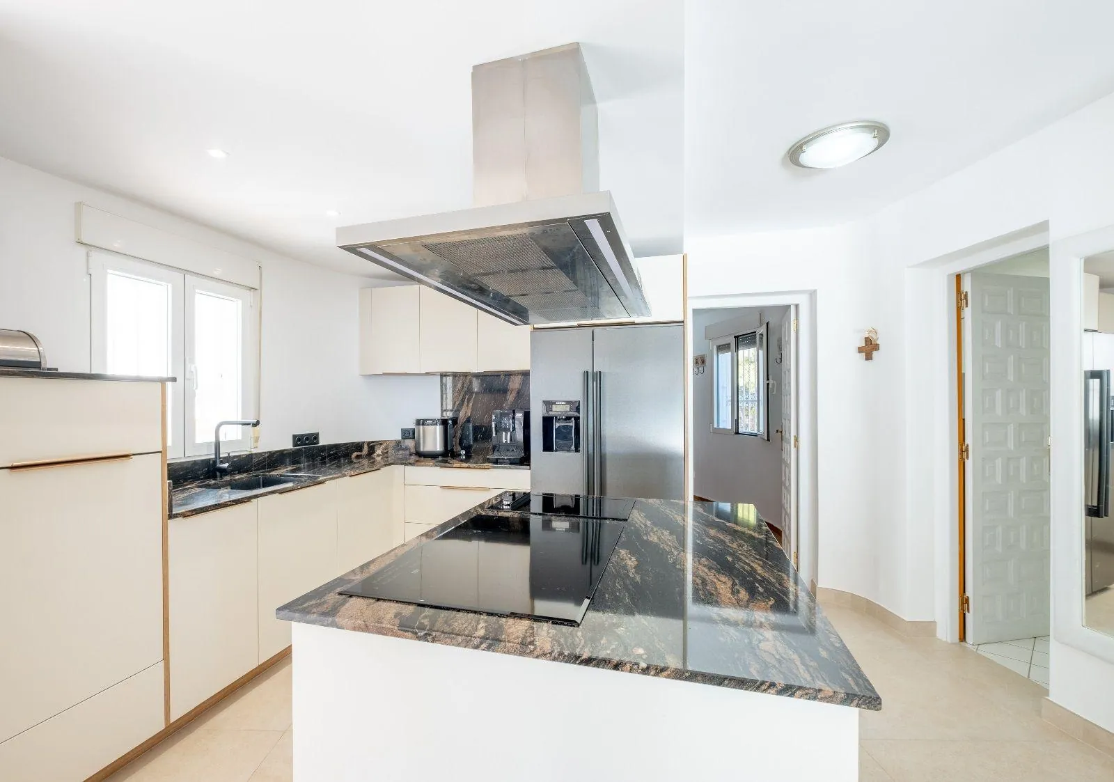 Mediterranean style villa in the privileged area of the Club de Golf.