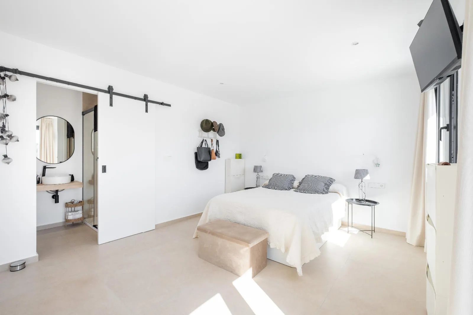 Newly Built Villa with Sea Views and Cutting-Edge Design