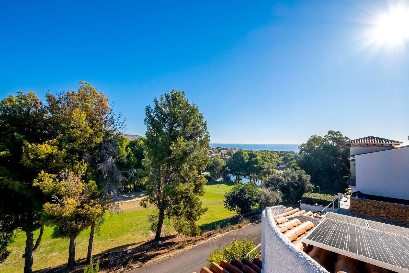 Mediterranean style villa in the privileged area of the Club de Golf.