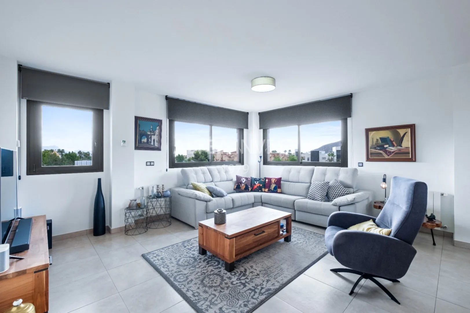 Penthouse with a large private terrace in Albir: comfort, light, and panoramic views.