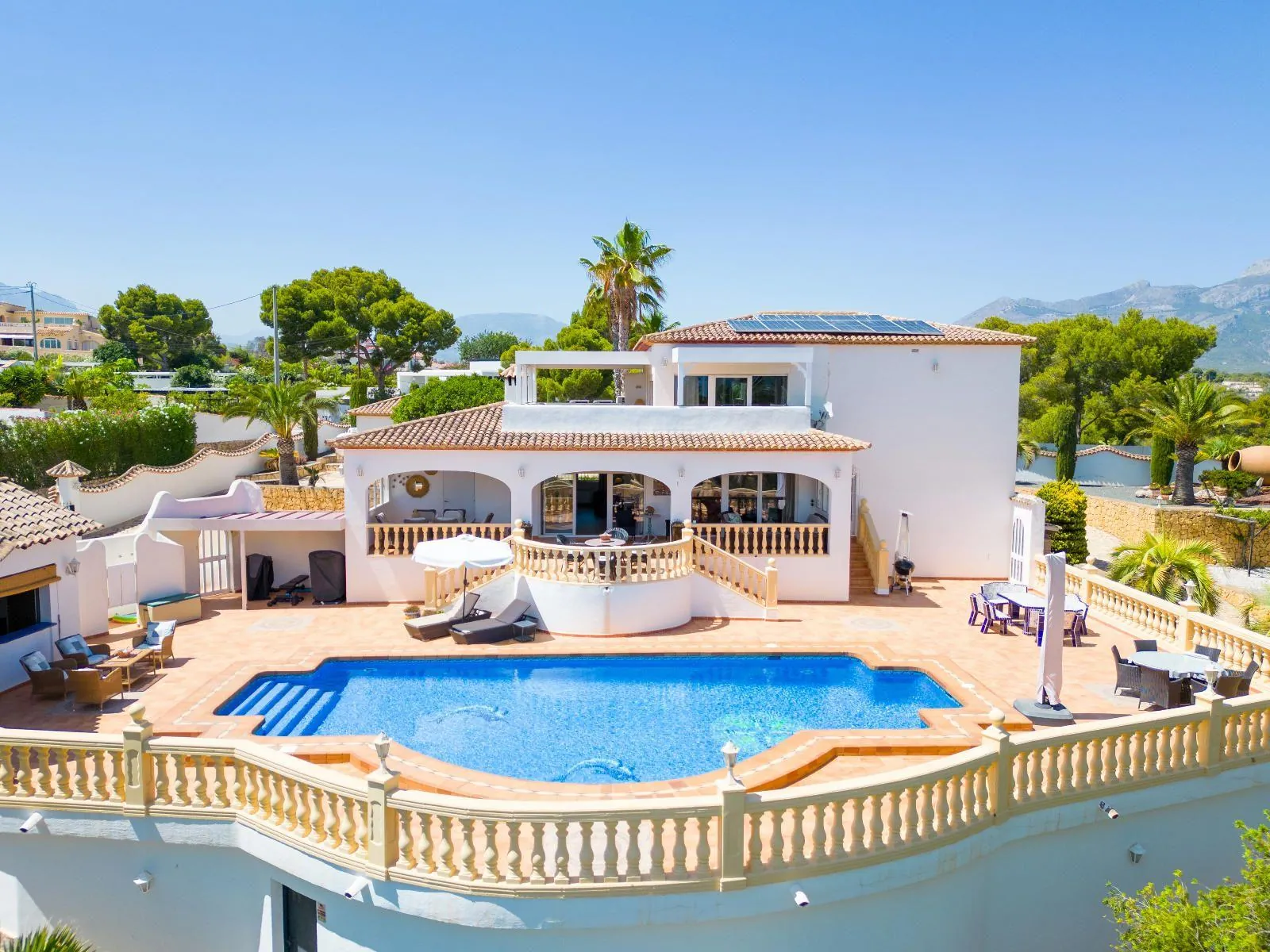1311 - Elegant Mediterranean Villa with Large Plot and Panoramic Sea Views