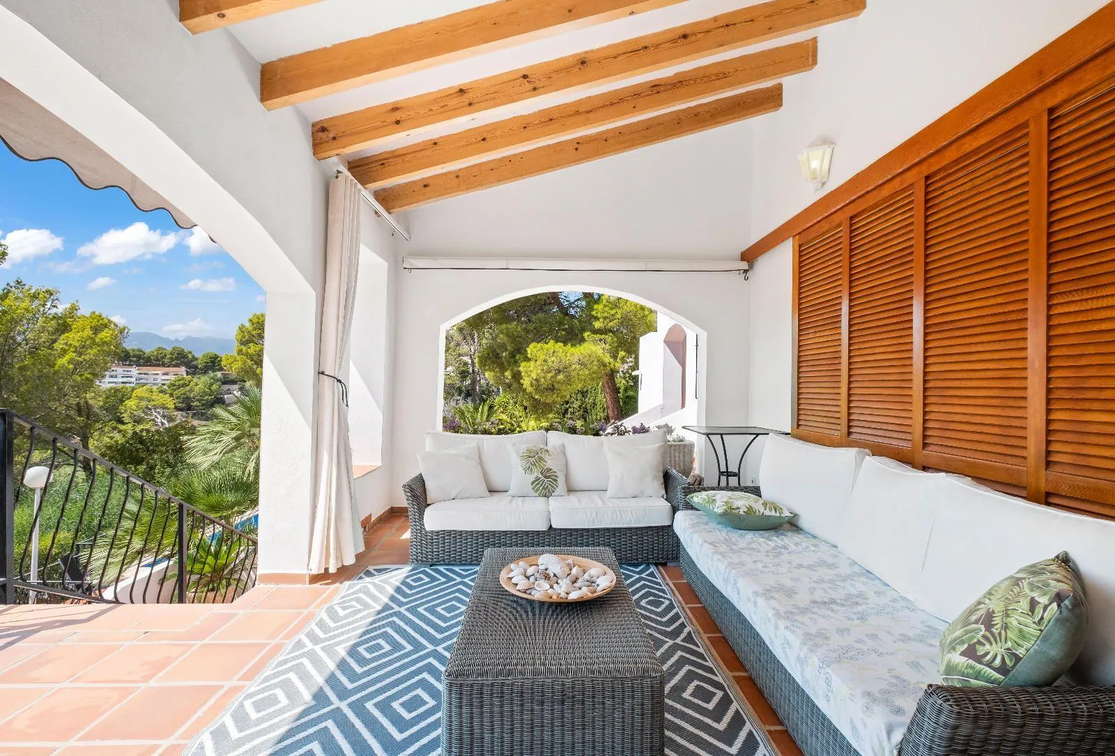 Elegant Mediterranean situated on the island of the golf course