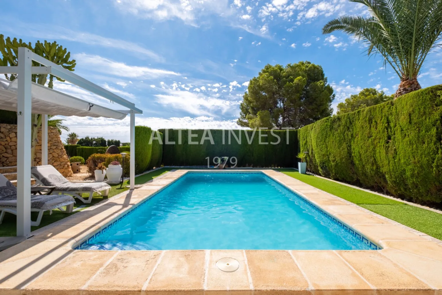 Exclusive Mediterranean-Style Chalet in El Planet