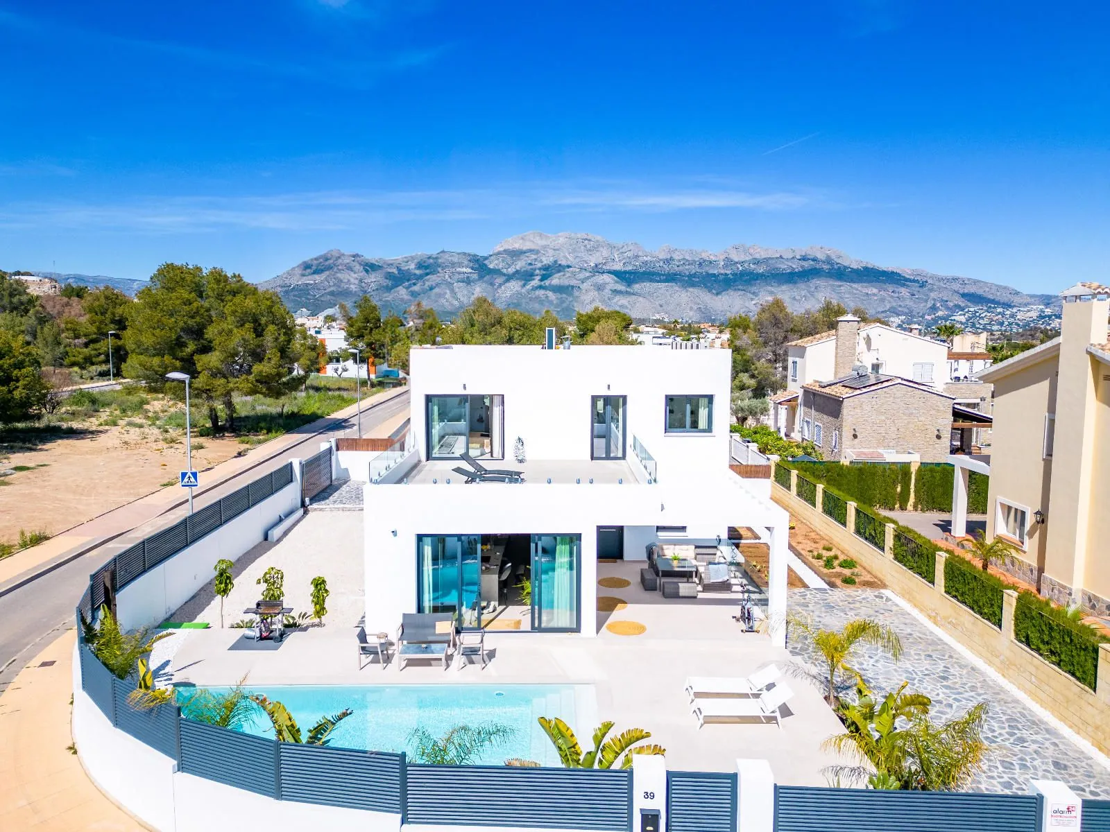 Newly Built Villa with Sea Views and Cutting-Edge Design
