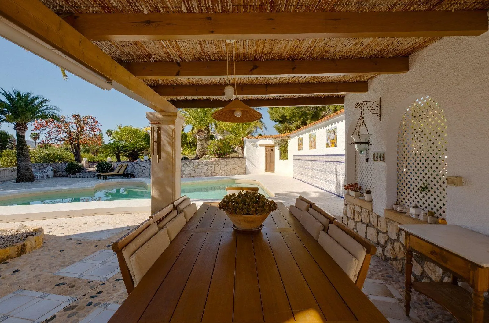Luxurious and elegant villa with wonderful sea views