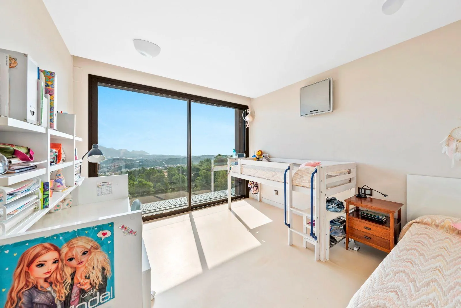 Exceptional villa in a unique setting with open views to the Mediterranean Sea and the bay of Altea.