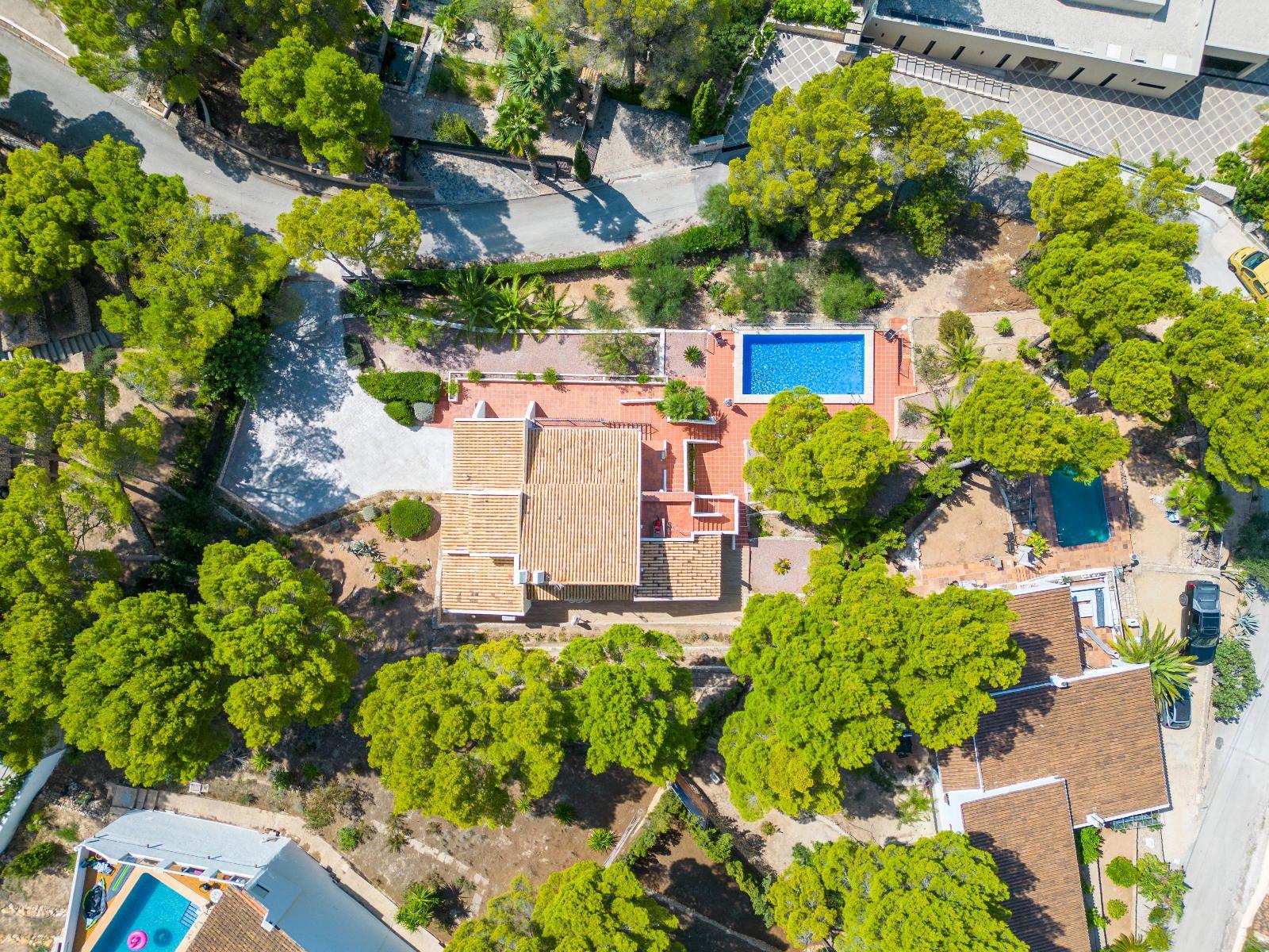 Elegant Mediterranean situated on the island of the golf course