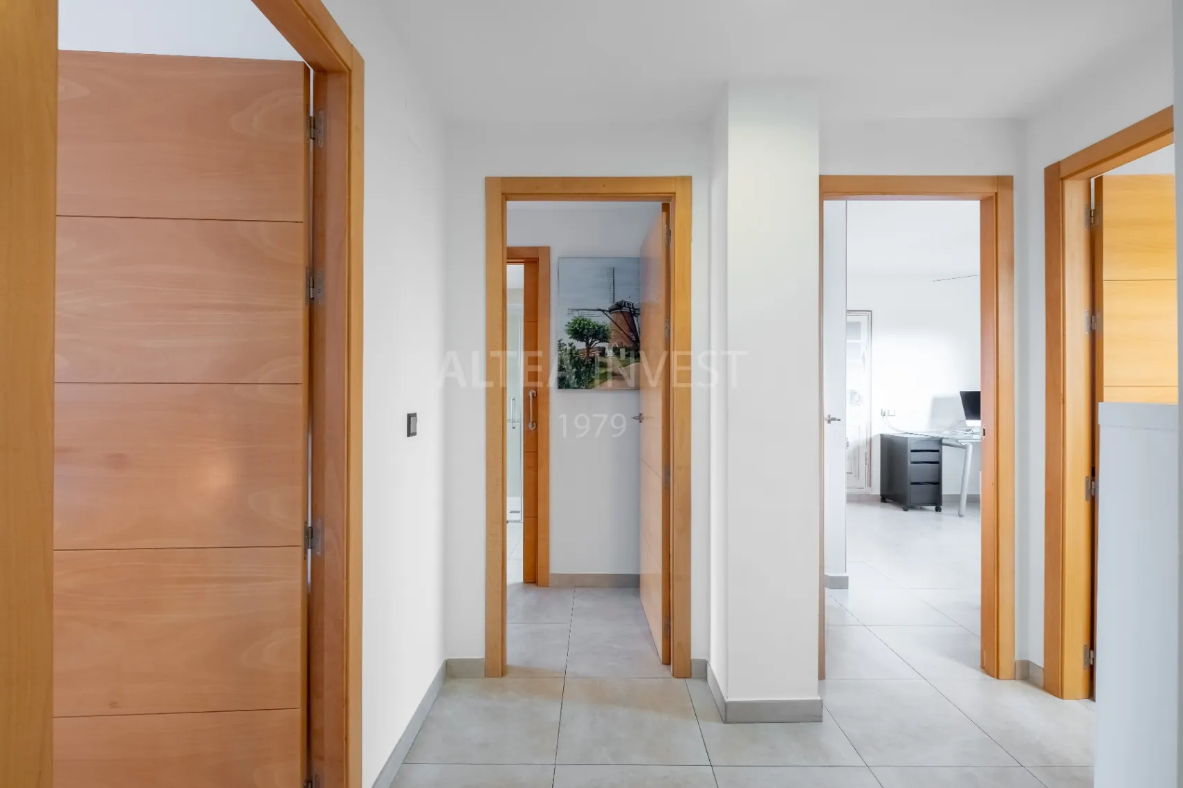 Penthouse with a large private terrace in Albir: comfort, light, and panoramic views.