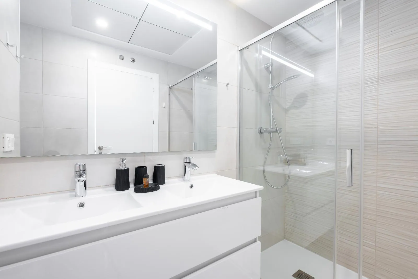 Elegant new build home with sea views in Benidorm