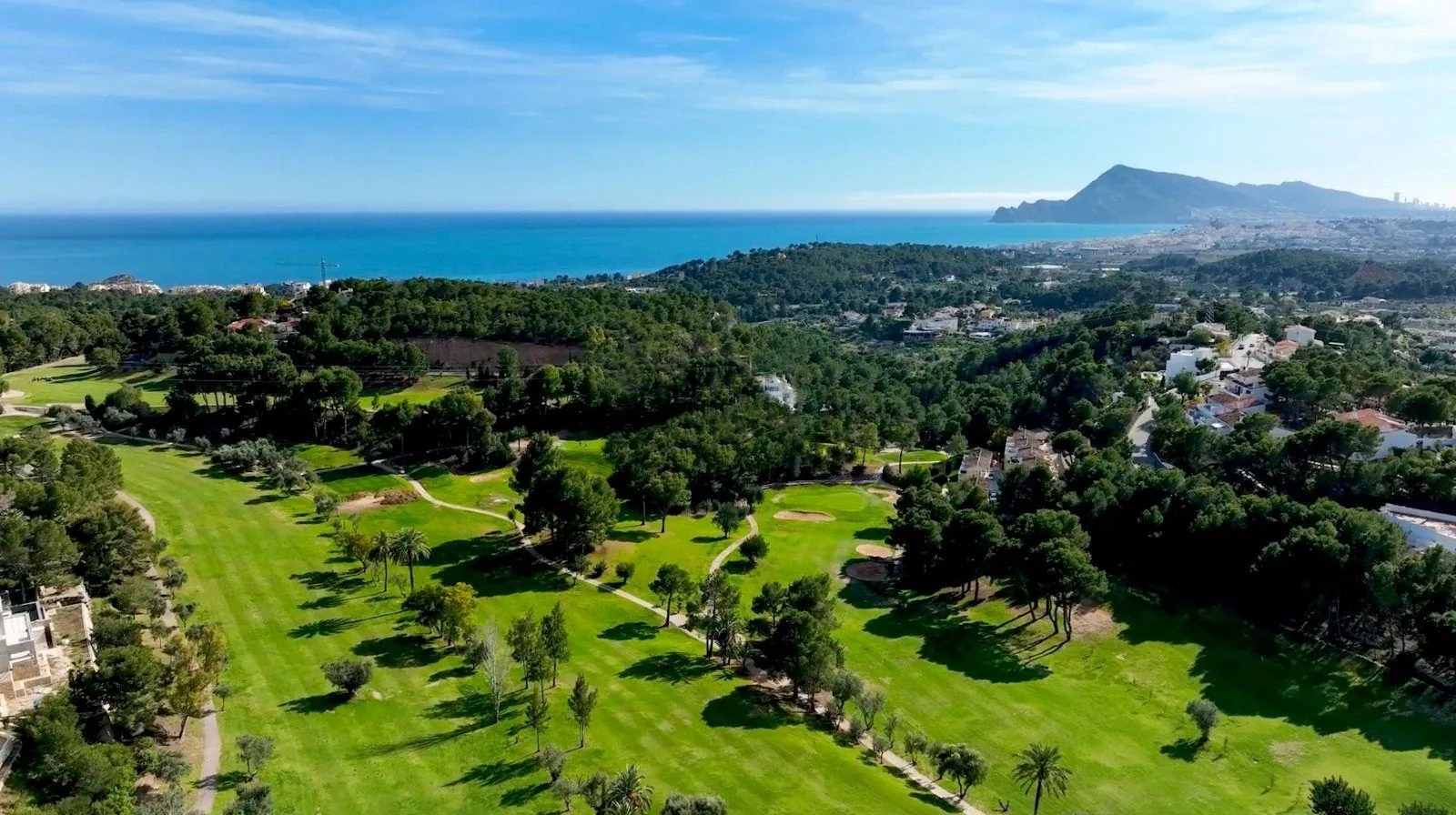 Mediterranean style villa in the privileged area of the Club de Golf.