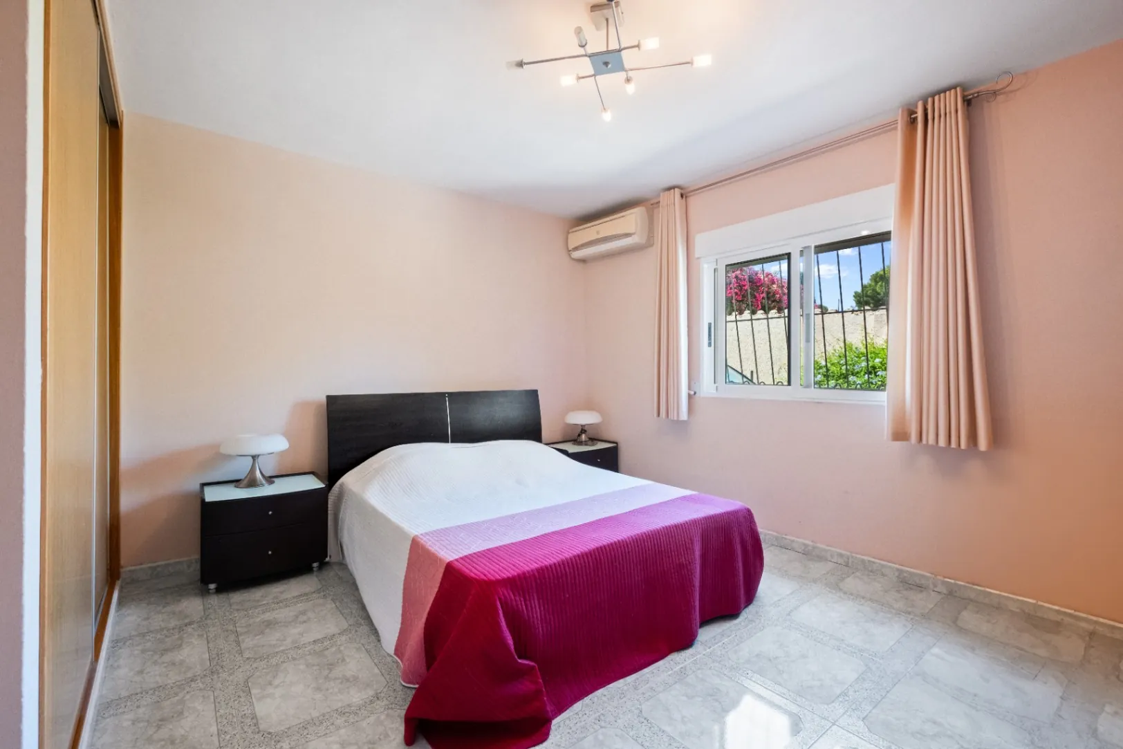 Where Tranquility Flourishes: House with Charming Garden and Pool in Albir