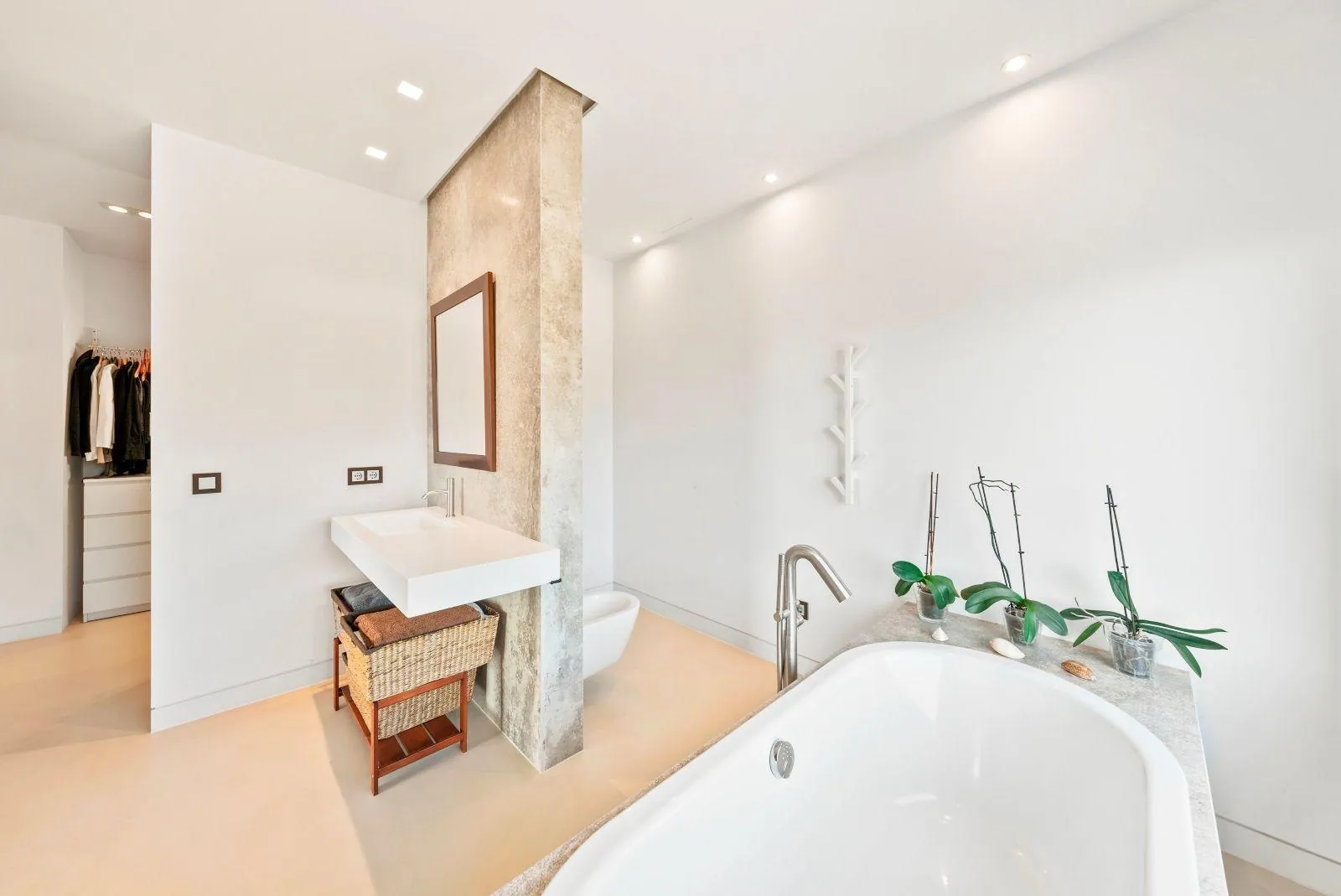 Exceptional villa in a unique setting with open views to the Mediterranean Sea and the bay of Altea.