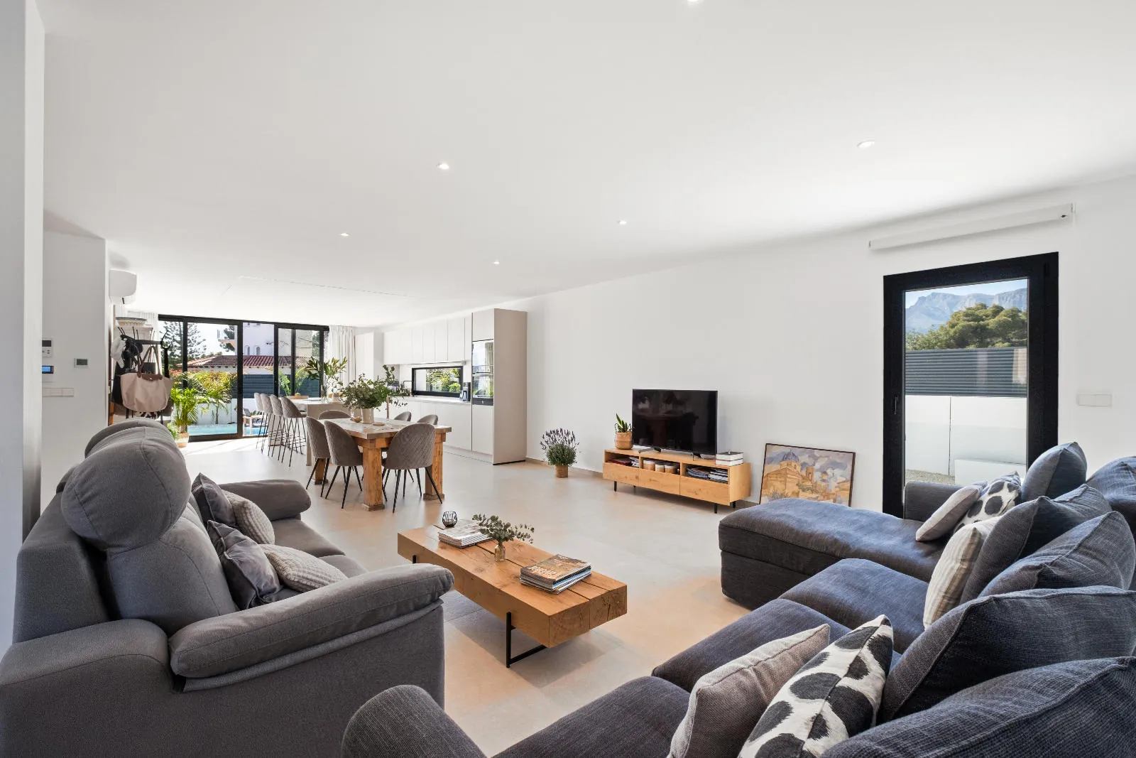 Newly Built Villa with Sea Views and Cutting-Edge Design