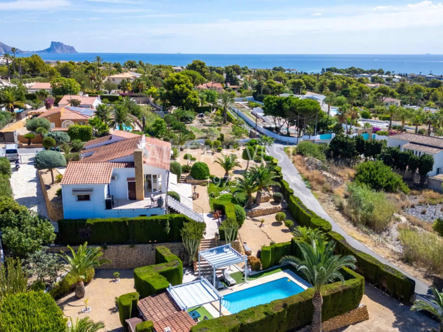 Exclusive Mediterranean-Style Chalet in El Planet