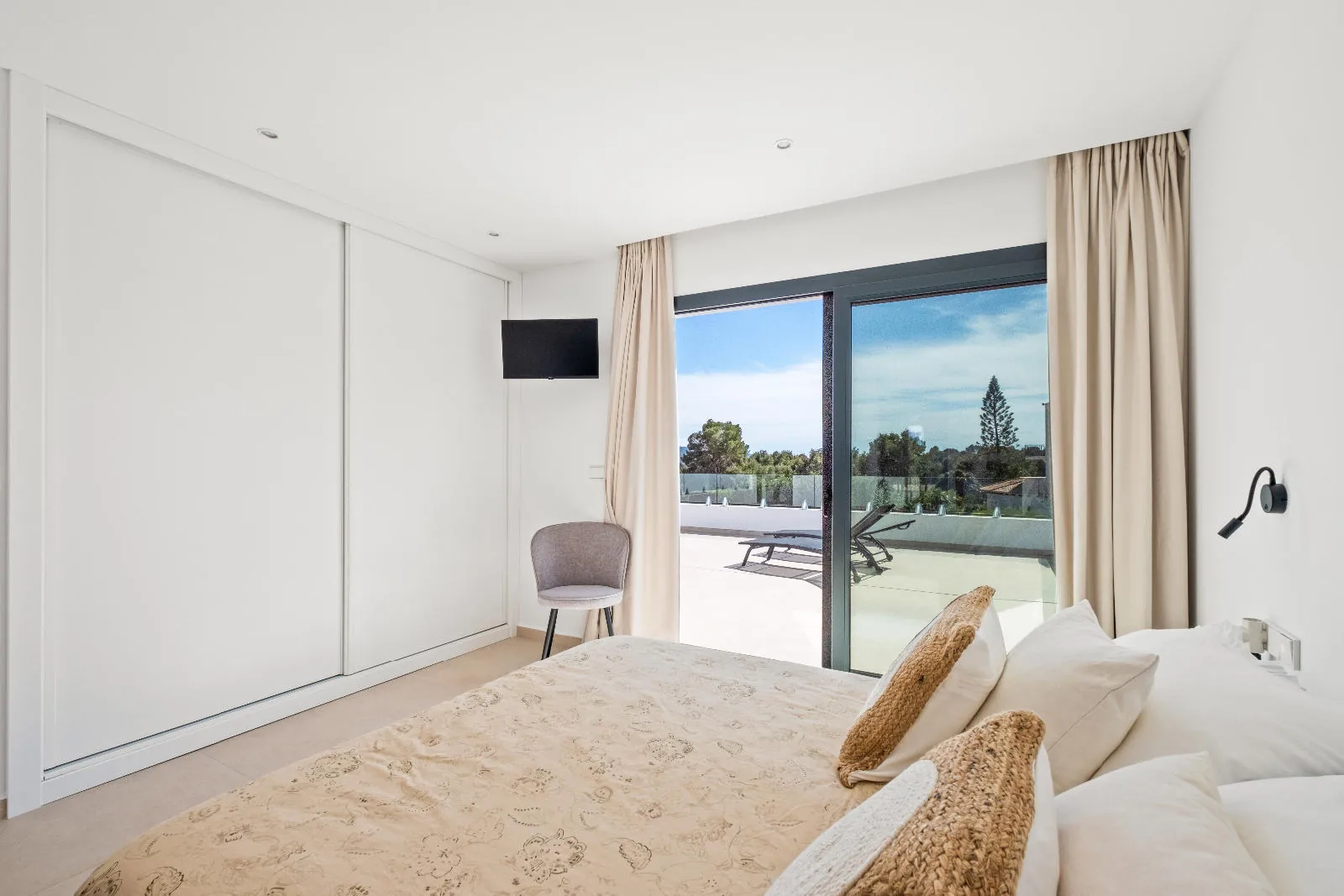 Newly Built Villa with Sea Views and Cutting-Edge Design