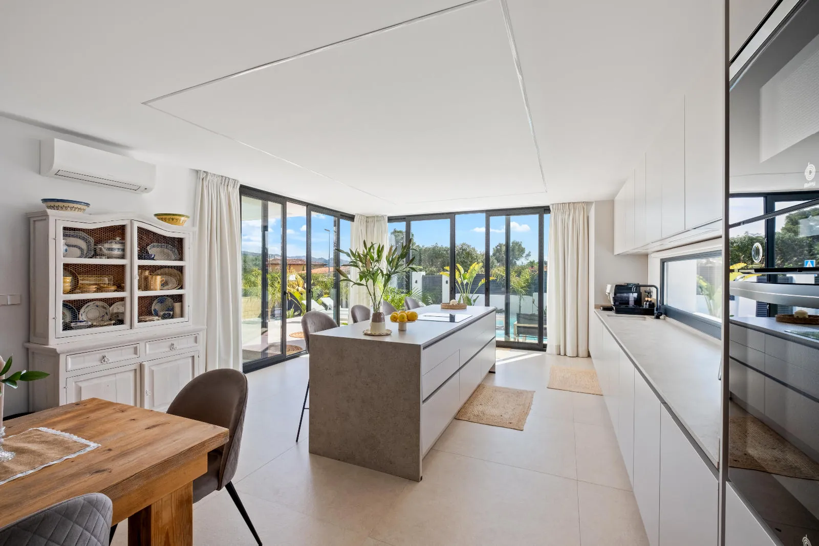 Newly Built Villa with Sea Views and Cutting-Edge Design