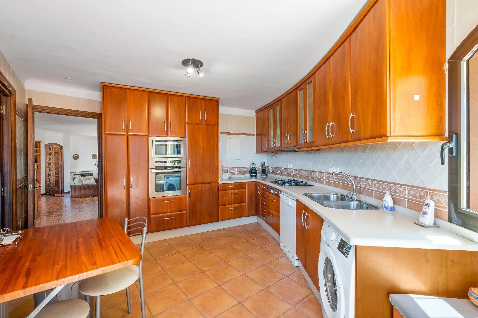 Cosy Mediterranean style villa with open views over the bay of Altea.