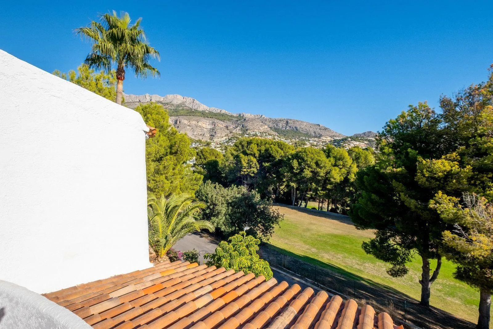 Mediterranean style villa in the privileged area of the Club de Golf.
