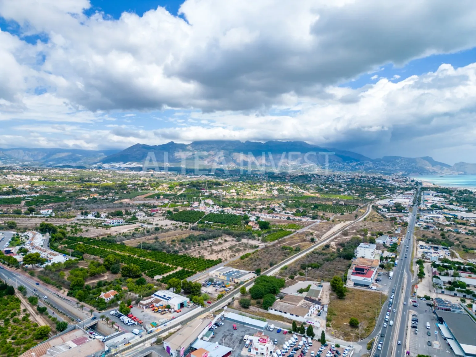 Penthouse with a large private terrace in Albir: comfort, light, and panoramic views.