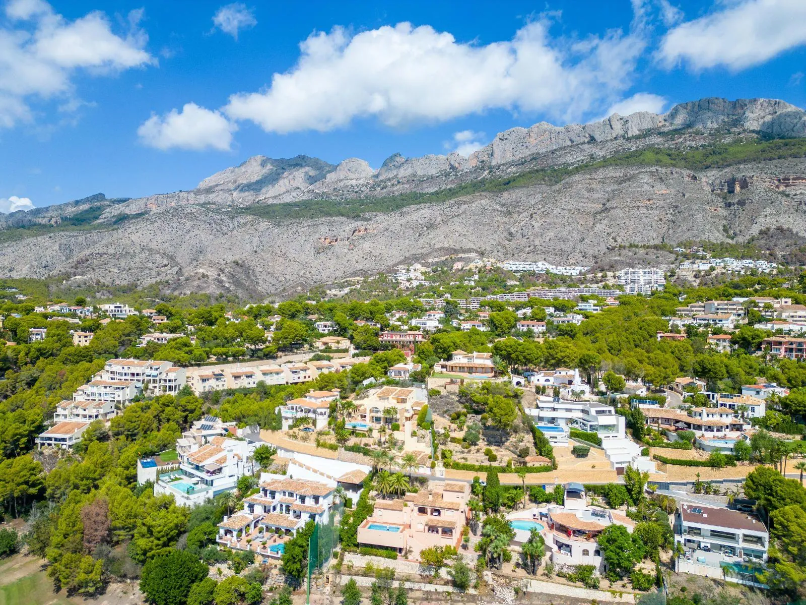 Elegant Mediterranean situated on the island of the golf course