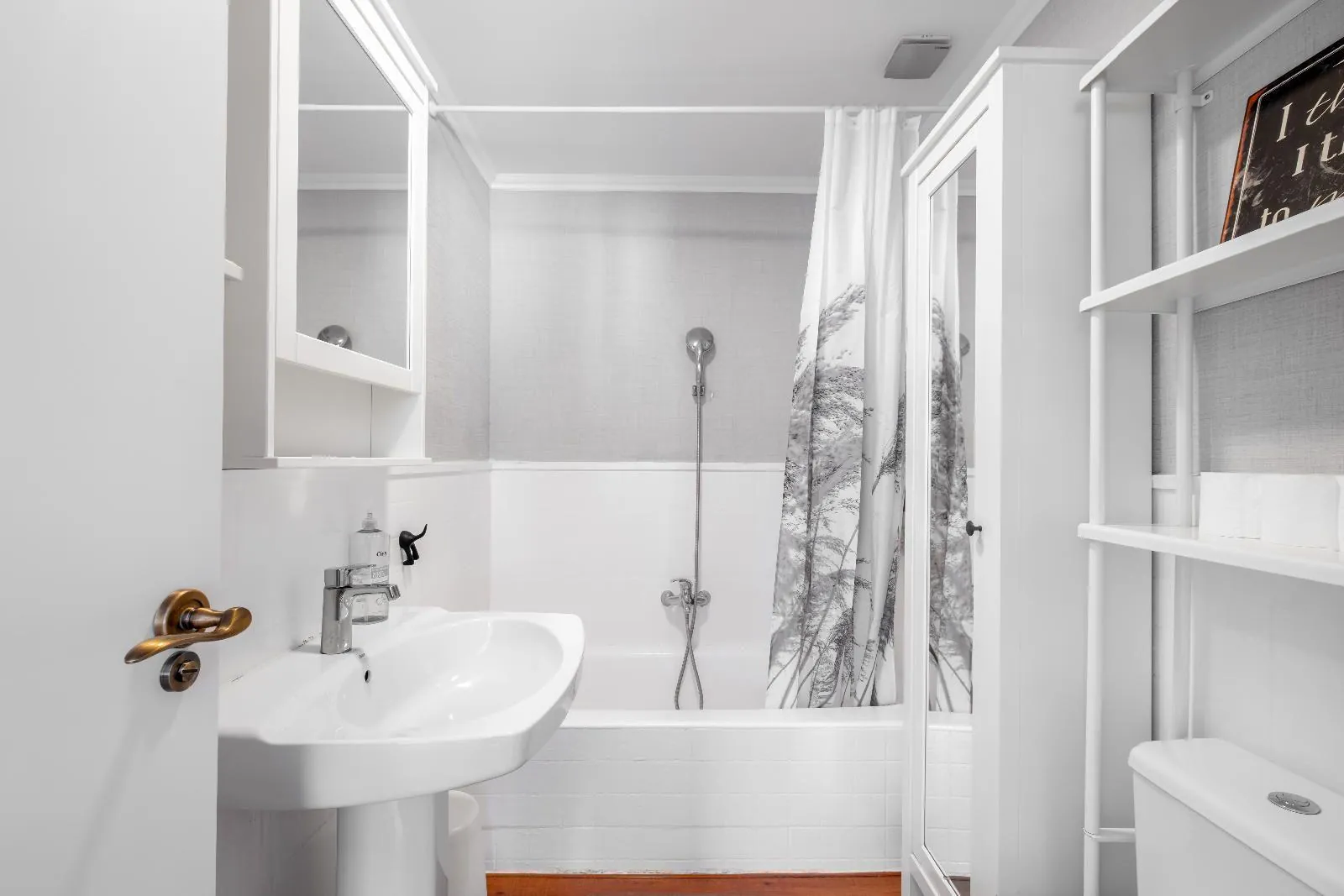 Modern and cozy villa in Alfaz del Pi: comfort, style, and serenity in one place