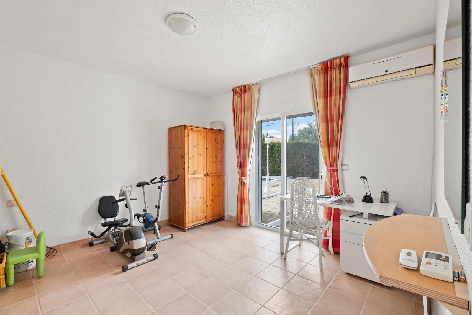 Single-storey villa in Alfaz del Pi: spaciousness, privacy, and heated pool