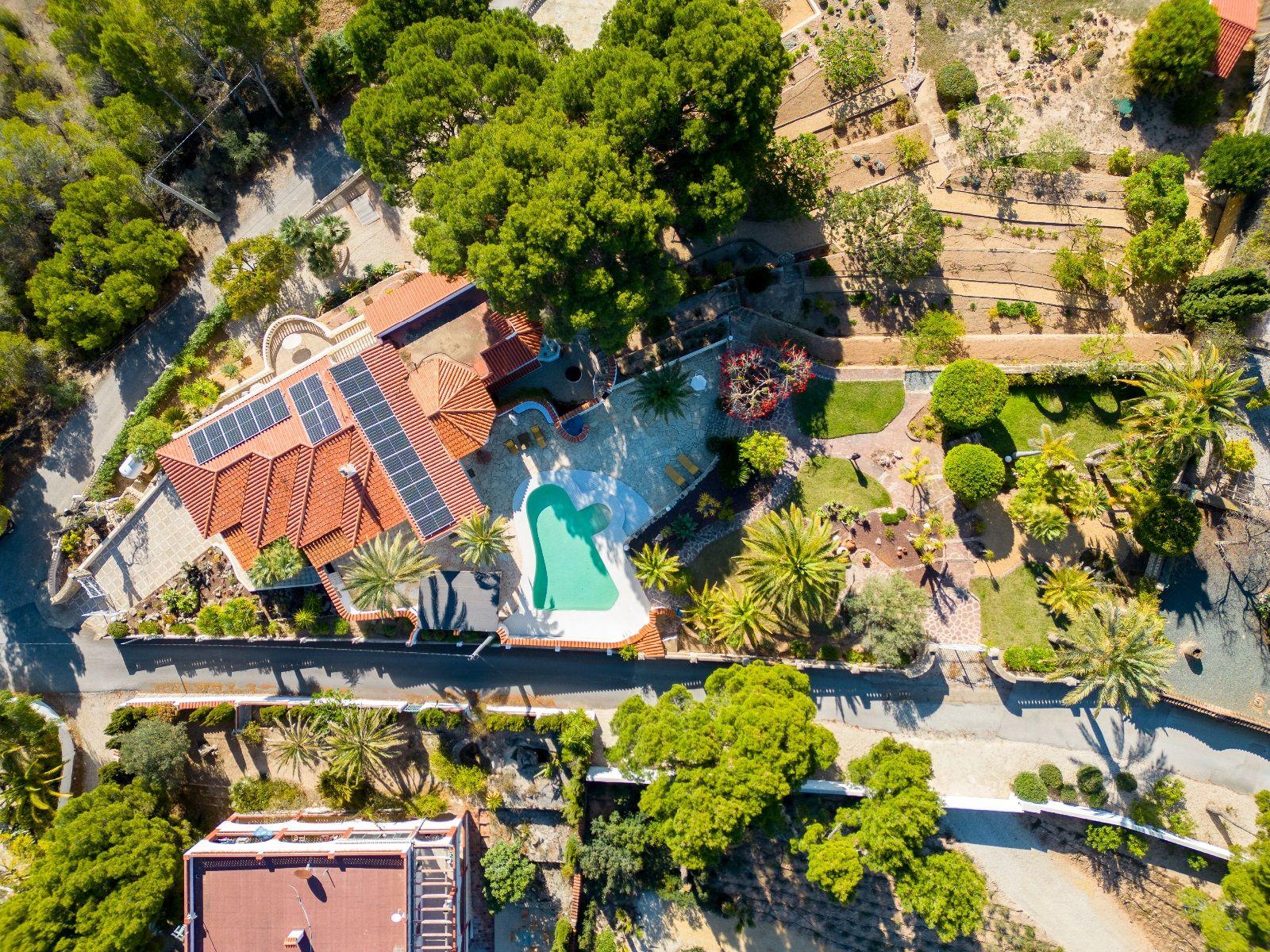 Luxurious and elegant villa with wonderful sea views