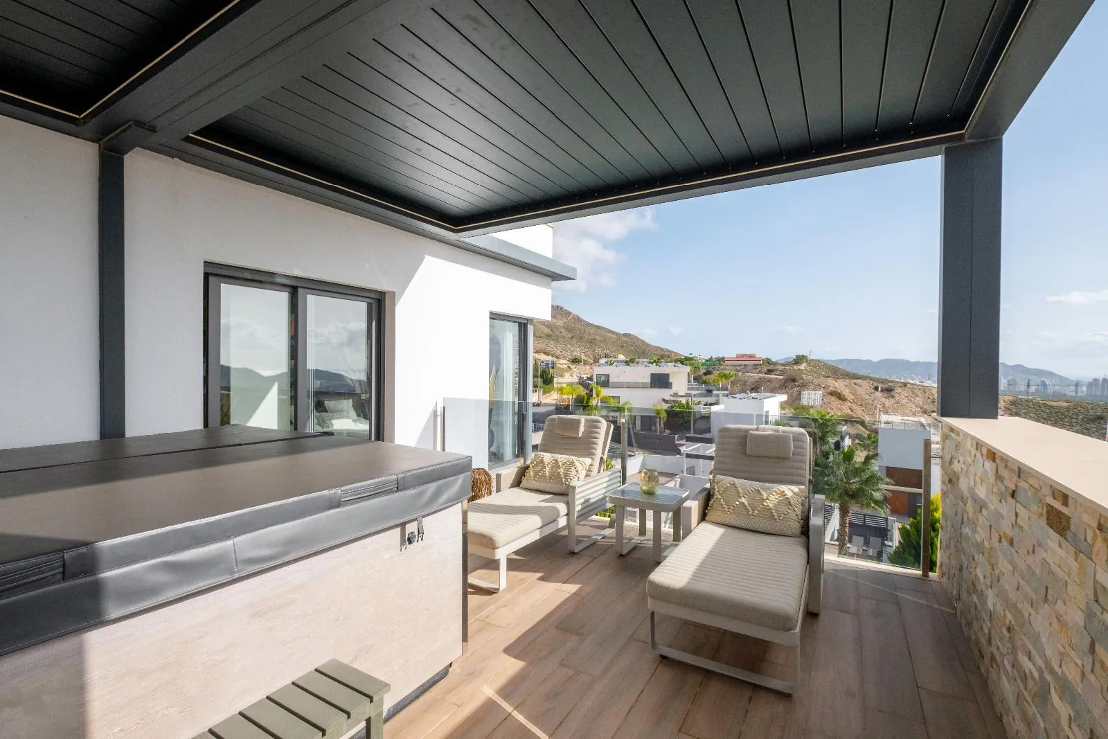 Modern villa with spectacular views over Benidorm
