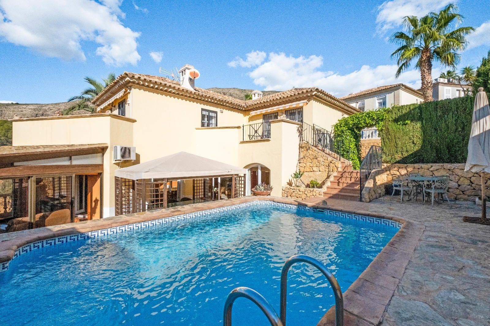 Exquisite Modern Villa with Stunning Views in Finestrat