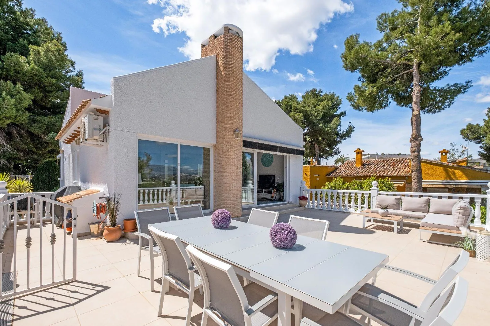 Exclusive Independent Villa with Panoramic Views, Private Pool and Outdoor Kitchen in Albir