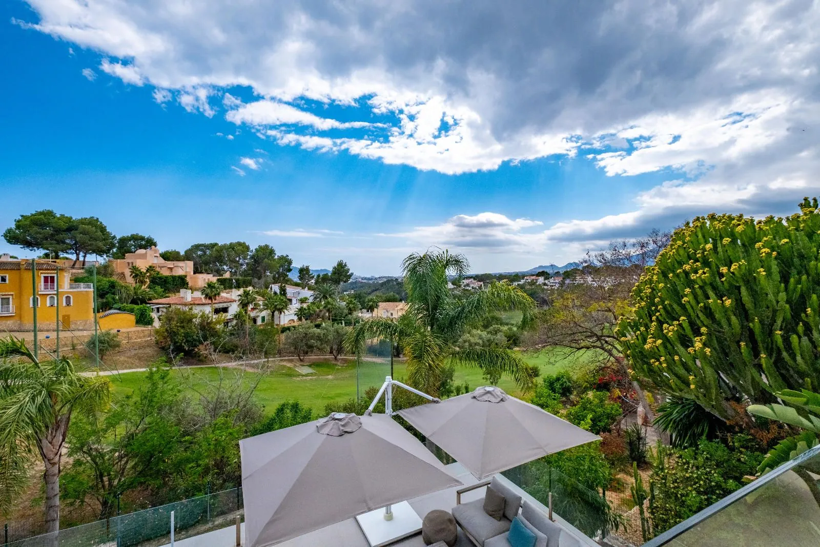 1345 - Altea La Vella, luxury by the golf: modern villa with infinity pool and premium finishes