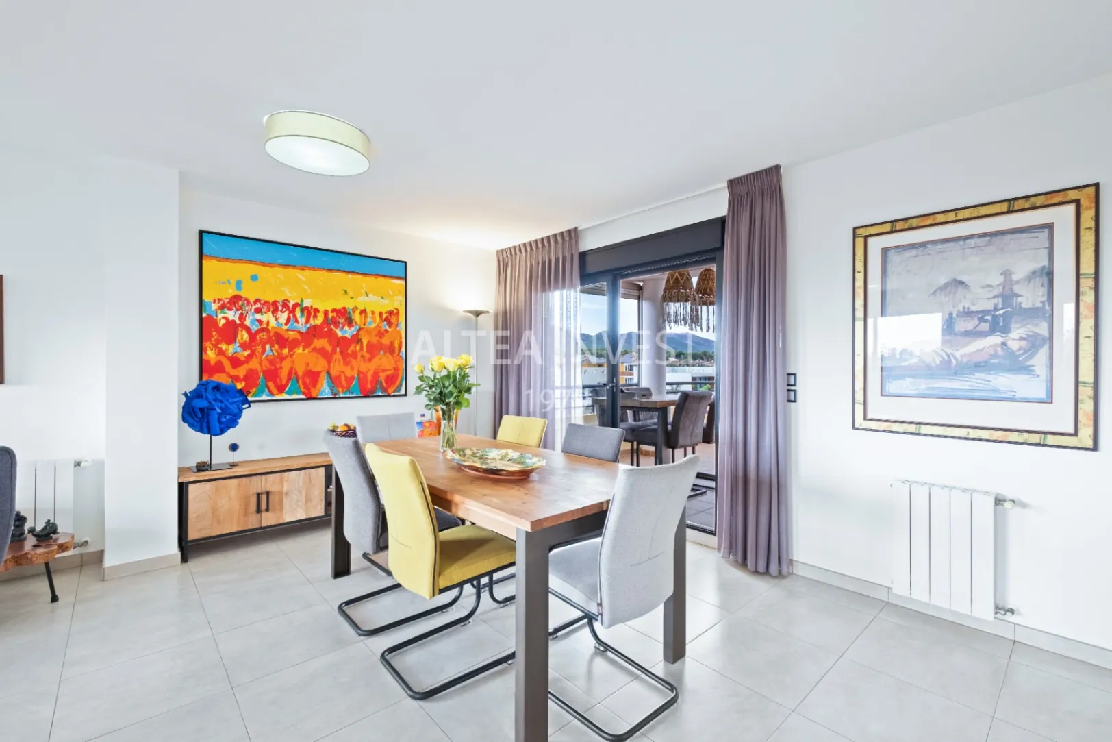 Penthouse with a large private terrace in Albir: comfort, light, and panoramic views.
