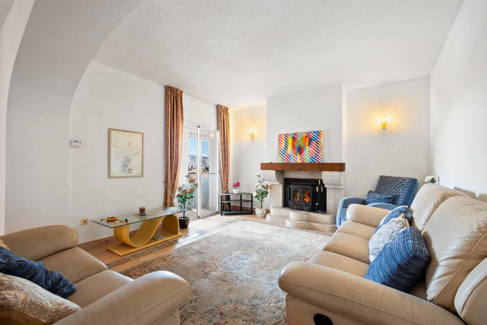 Single-storey villa in Alfaz del Pi: spaciousness, privacy, and heated pool