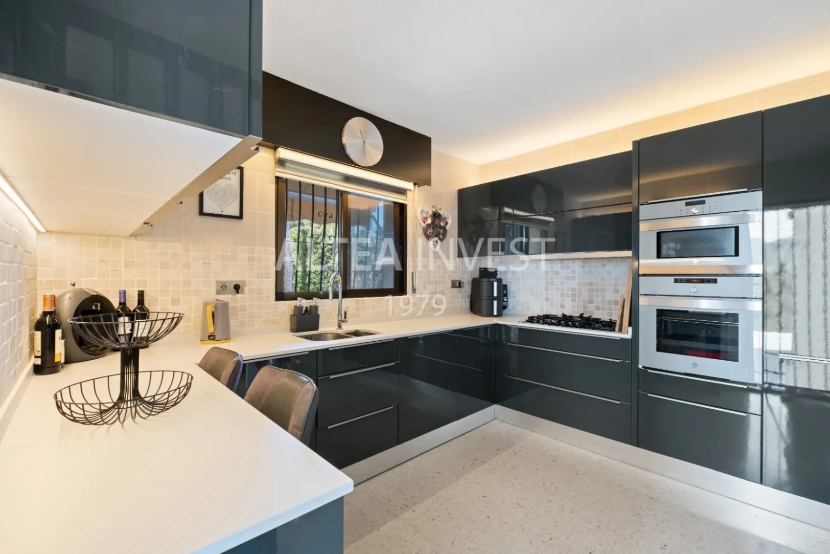 Exclusive Mediterranean-Style Chalet in El Planet