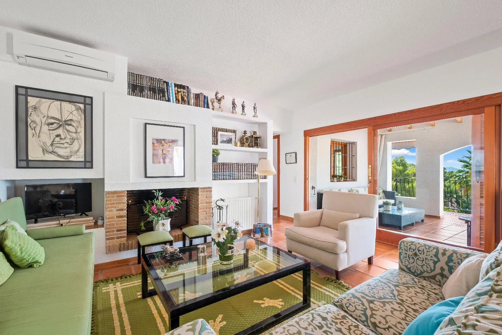Elegant Mediterranean situated on the island of the golf course