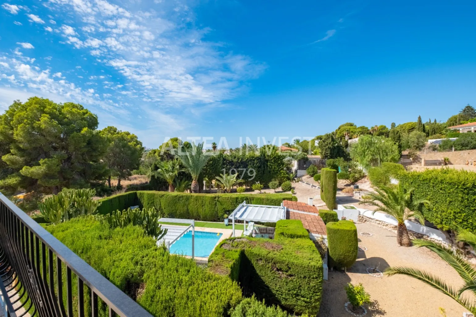 Exclusive Mediterranean-Style Chalet in El Planet