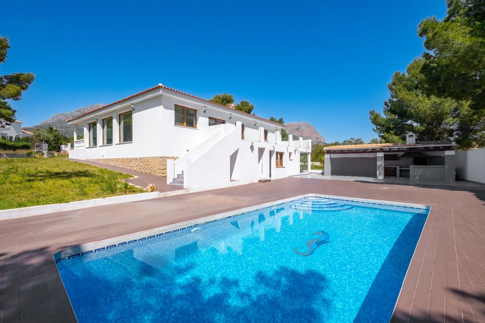 A villa designed for enjoyment: spaciousness, comfort, and privacy