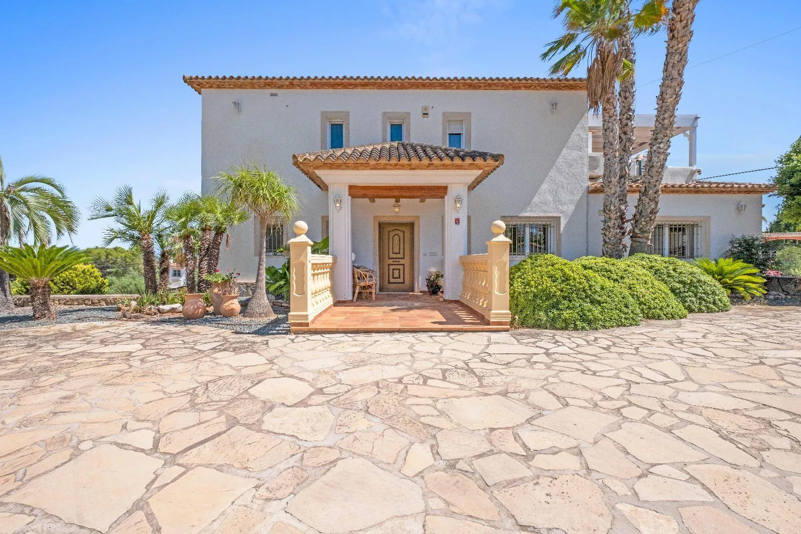 1311 - Elegant Mediterranean Villa with Large Plot and Panoramic Sea Views