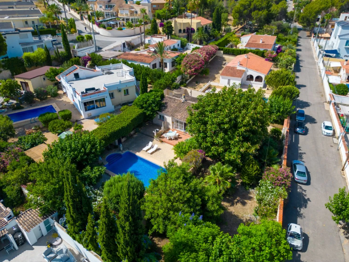 Where Tranquility Flourishes: House with Charming Garden and Pool in Albir