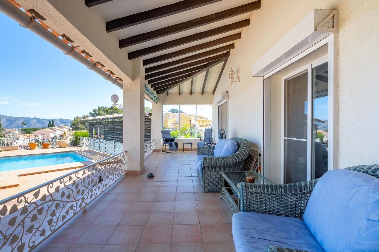 Single-storey villa in Alfaz del Pi: spaciousness, privacy, and heated pool