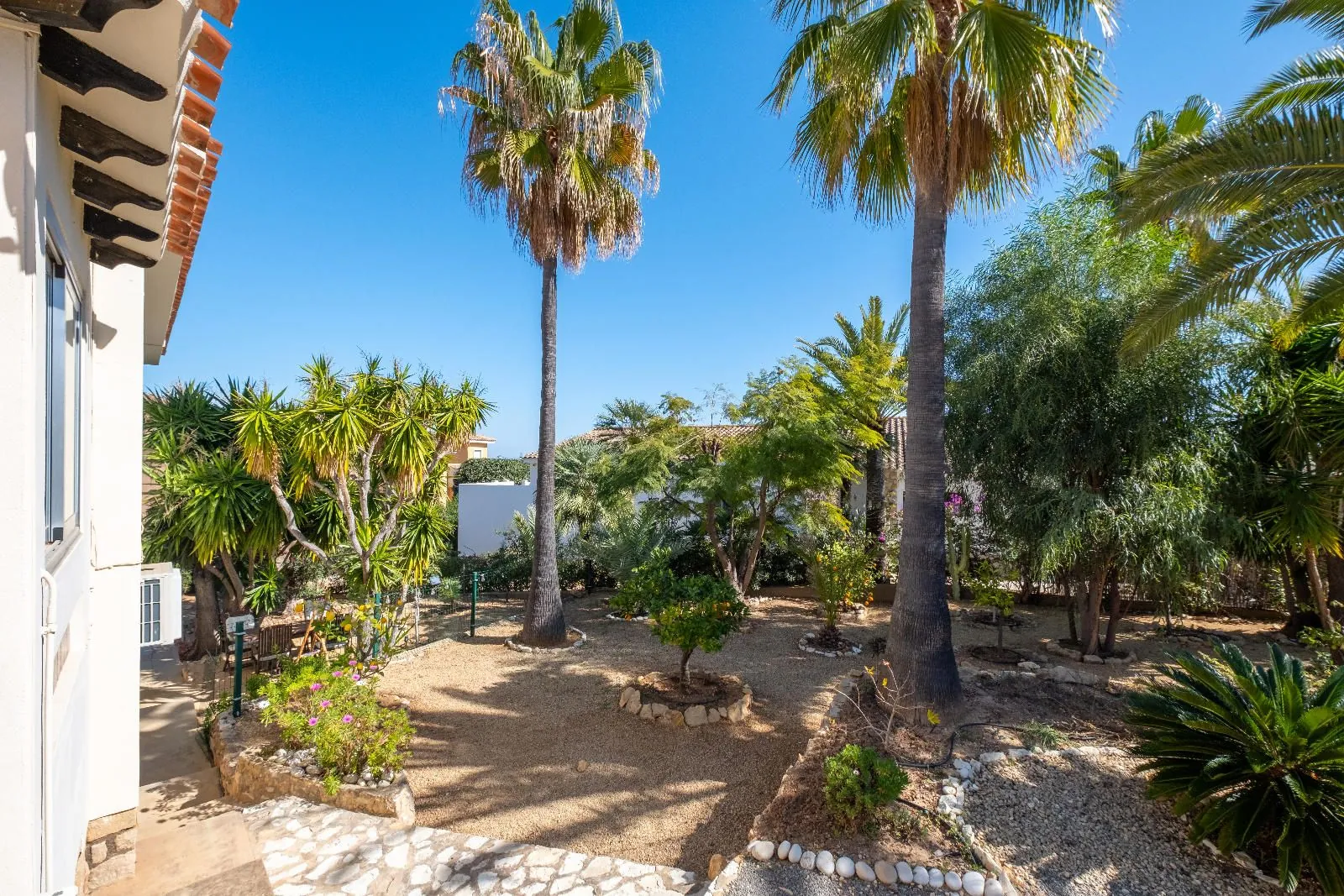 Elegant Mediterranean Villa with Guest House in La Nucia