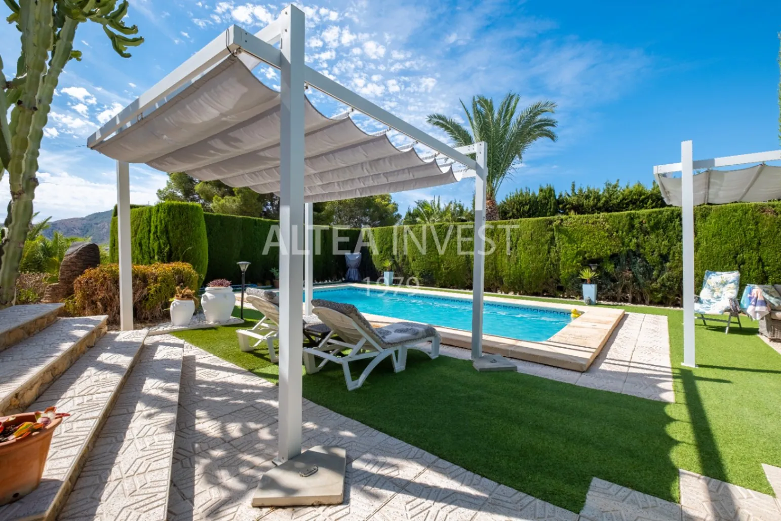 Exclusive Mediterranean-Style Chalet in El Planet
