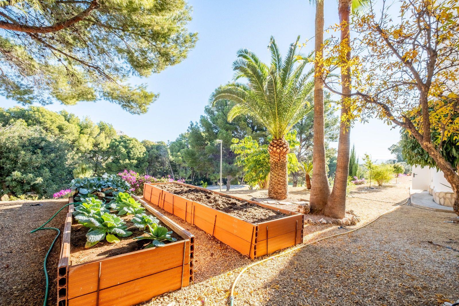 Mediterranean style villa in the privileged area of the Club de Golf.