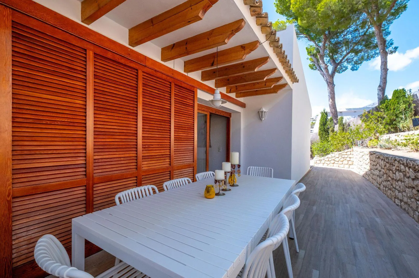 Elegant Mediterranean situated on the island of the golf course