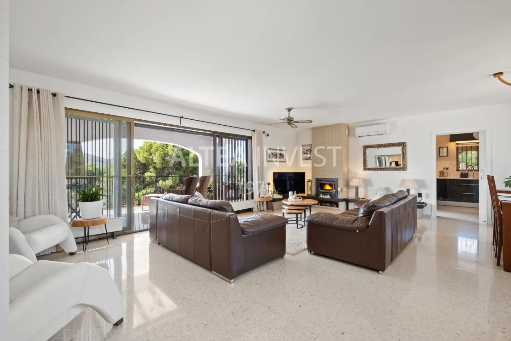 Exclusive Mediterranean-Style Chalet in El Planet
