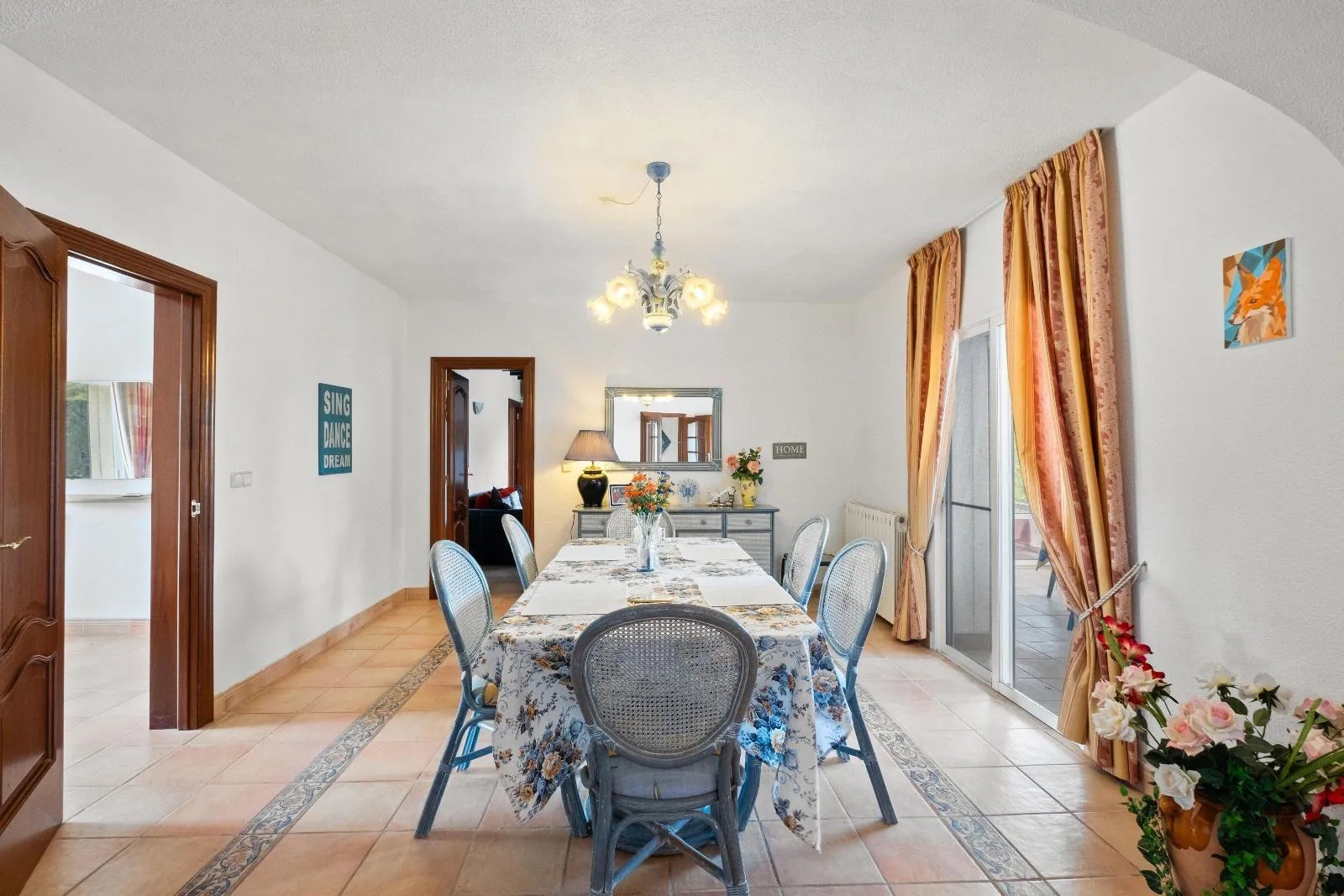 Single-storey villa in Alfaz del Pi: spaciousness, privacy, and heated pool