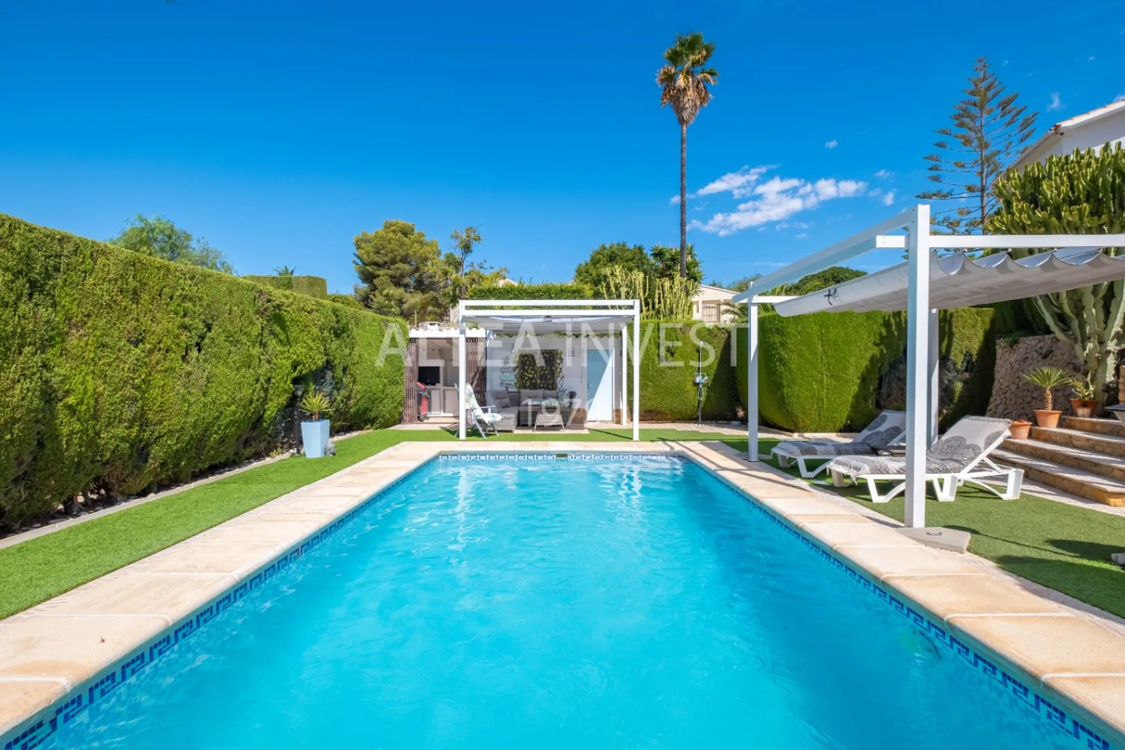 Exclusive Mediterranean-Style Chalet in El Planet