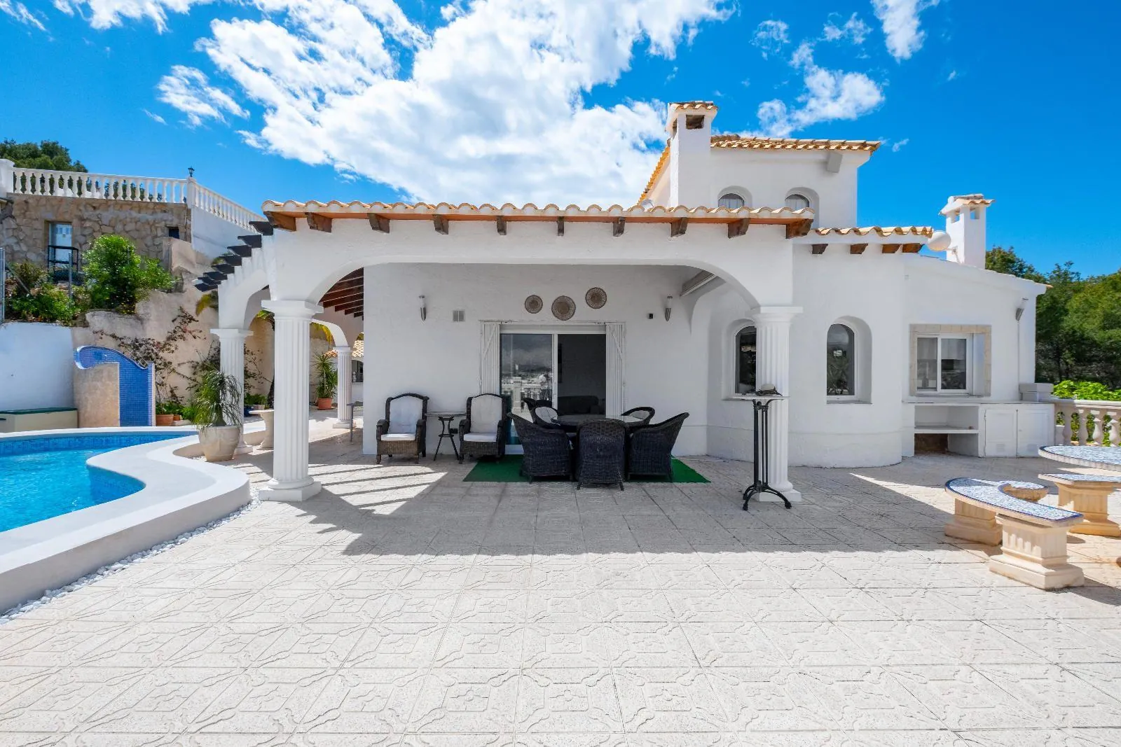 Completely renovated villa in Alfaz del Pi: sea and mountain views